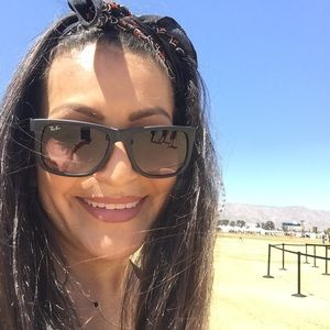 Meet your Posher, Danamarie